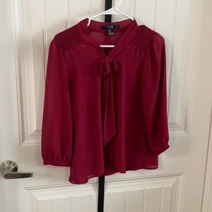 🤯MOVING SALE🤯 sheer XXI blouse with bow tie front